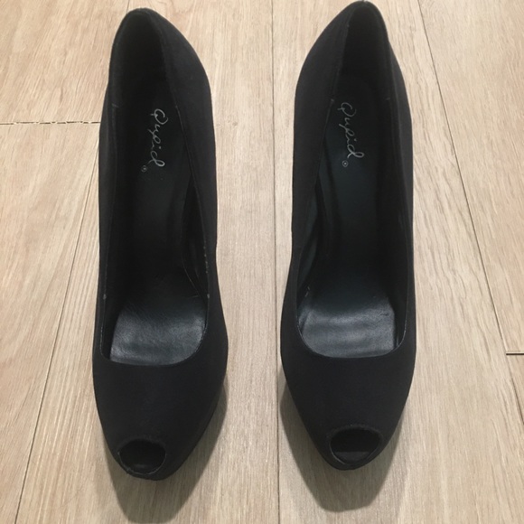 Qupid Tatum Keyhole Peep Toe Platform Pumps - Picture 3 of 9